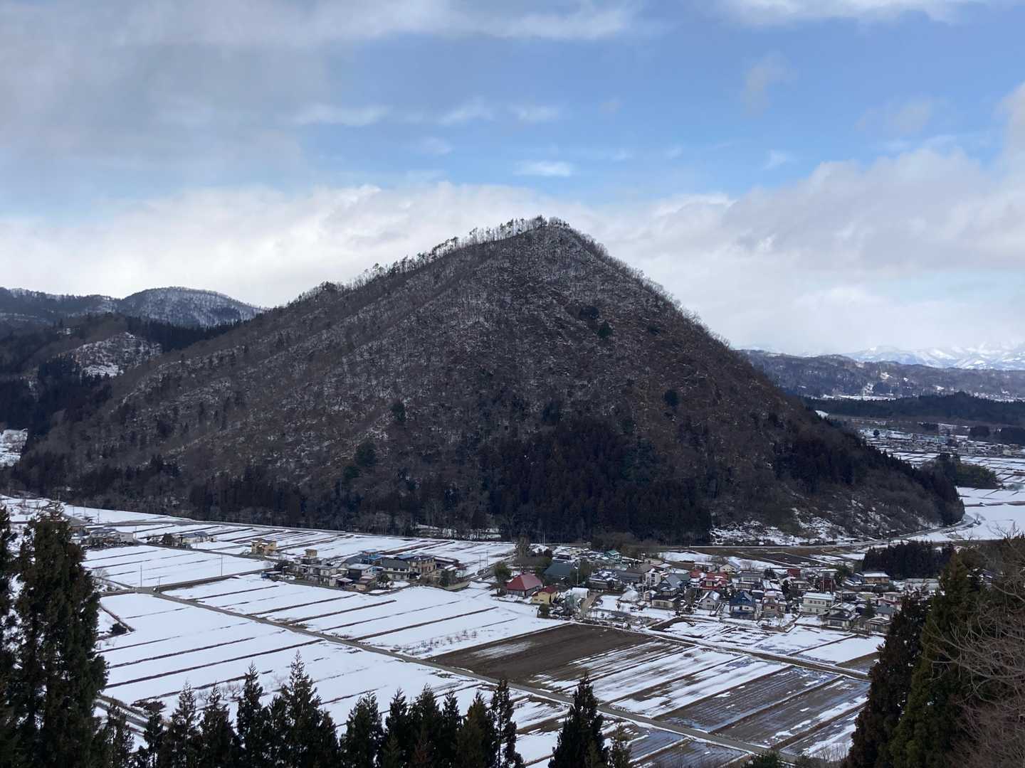 日向山🏔からの眺望🏞
富神山🏔です🤩
『トガミ、綺麗だよ』
『貴方も素敵よ、左衛門』
YES❣️フォーリンラブ💞(フォーリンラブ)