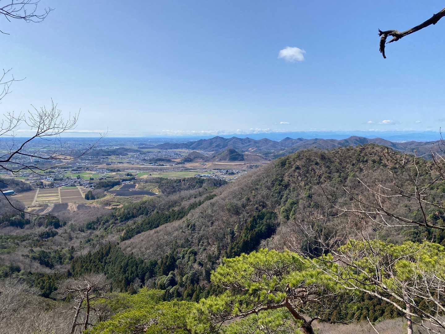 奥には⛰大小山　手前はラストに登る⛰高松