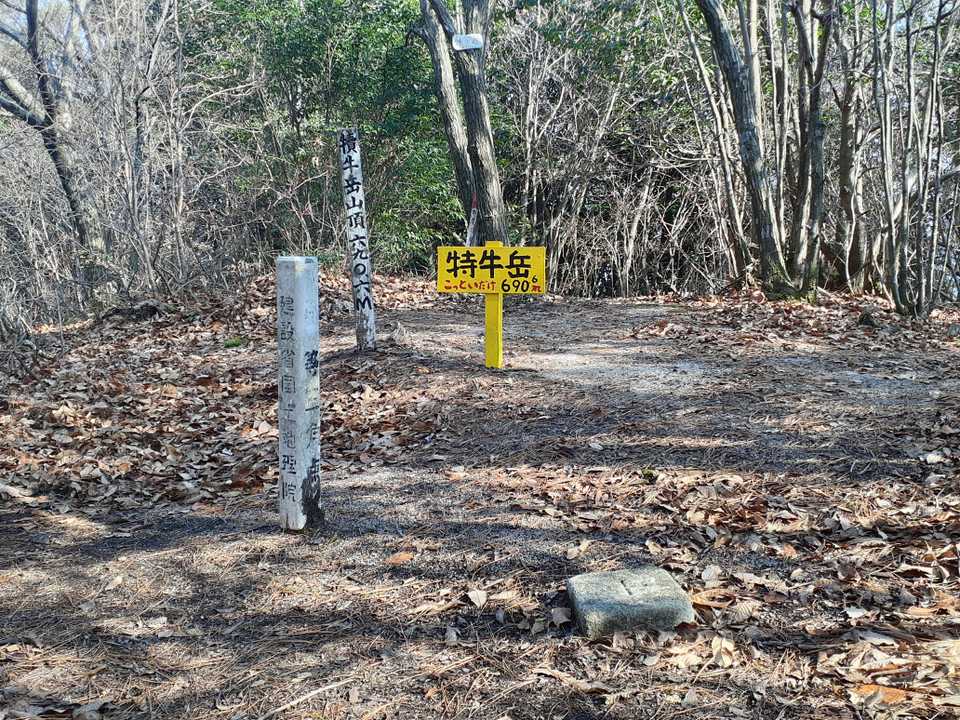 犢牛岳に到着！→展望得られず、すぐ下山