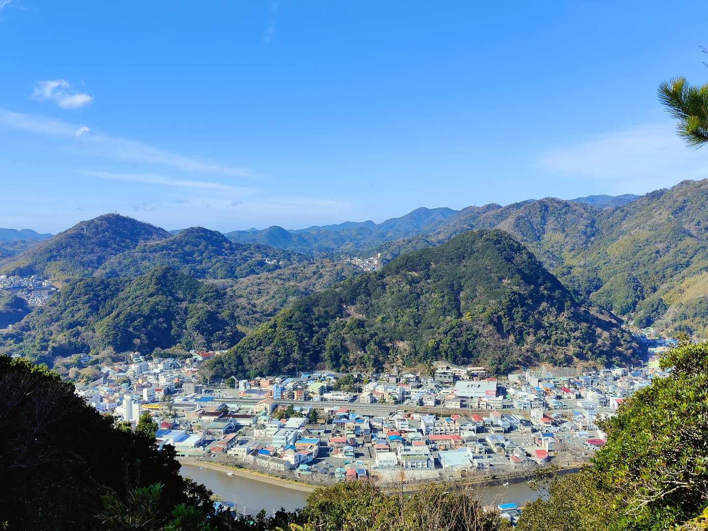 下田市街地見晴台があるというので寄ります。が、あまりにも小さい街でびっくりです。