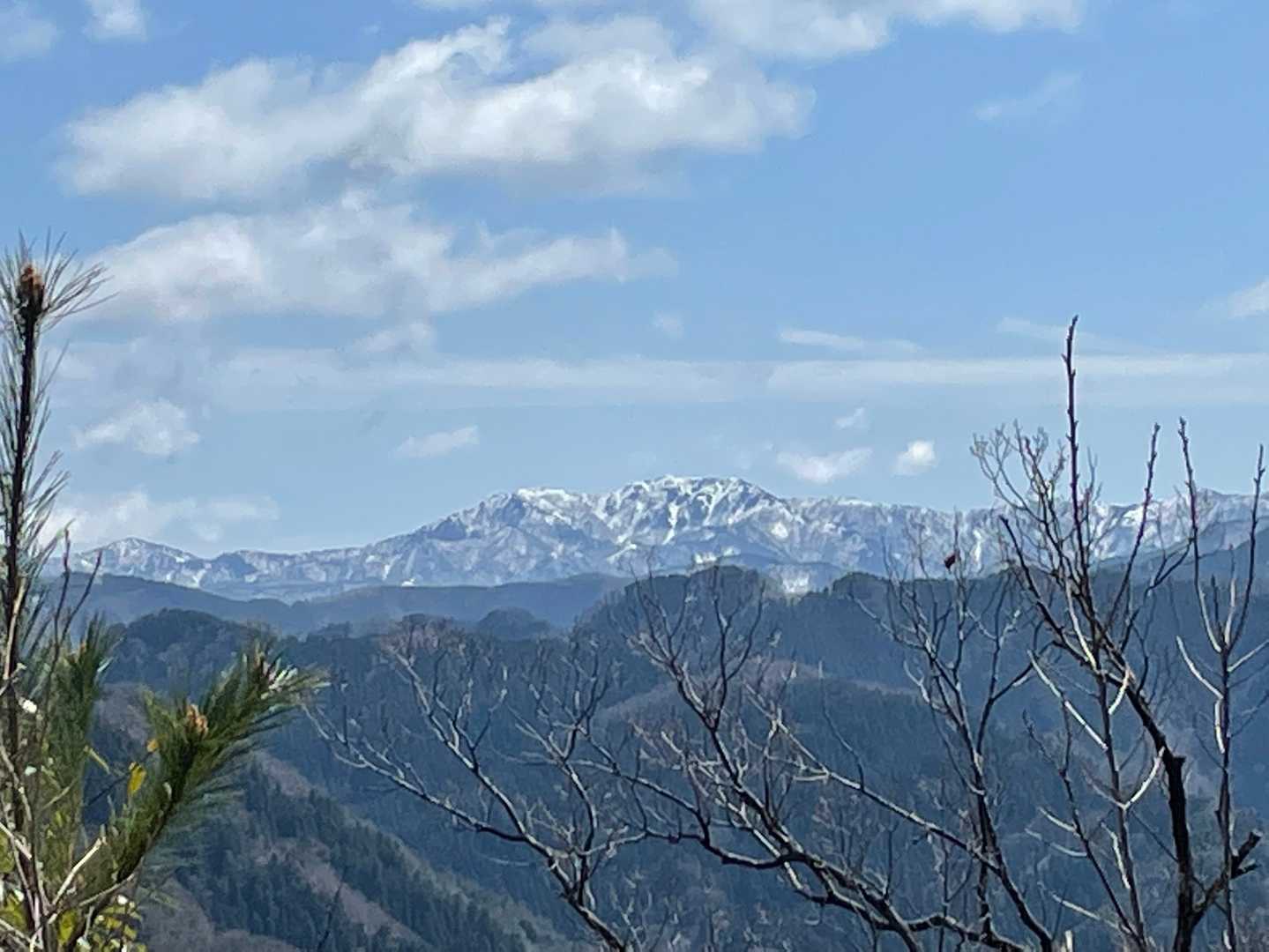 金草岳。
今年も行くぞー😄けど、まだまだ雪多いなー。

では、戻りますか。