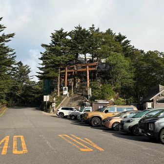 朝、土小屋登山口駐車場に到着