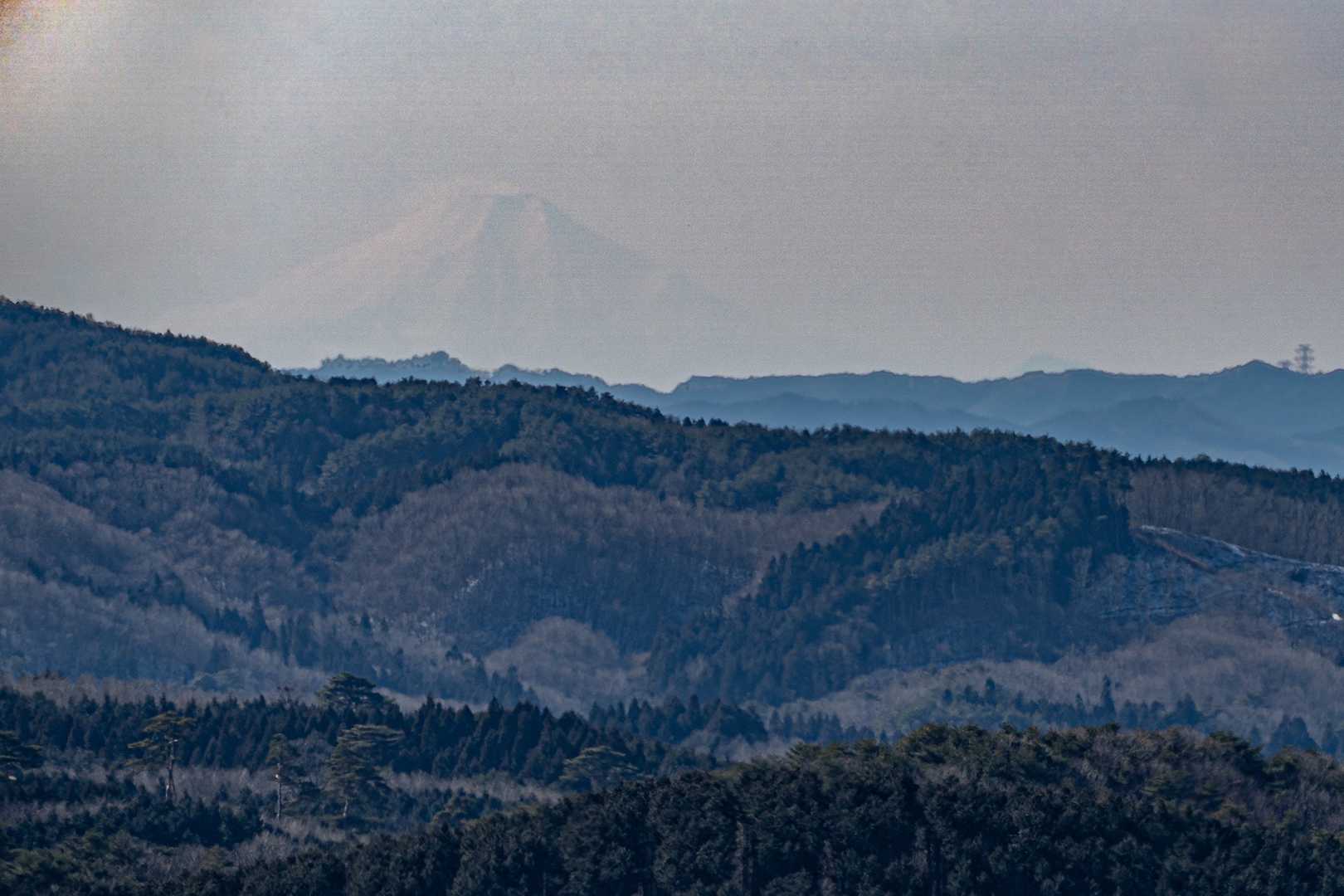 ハイ！富士山。
とは言っても画像補正で炙り出したので、今回のチャレンジはアウトです😵

