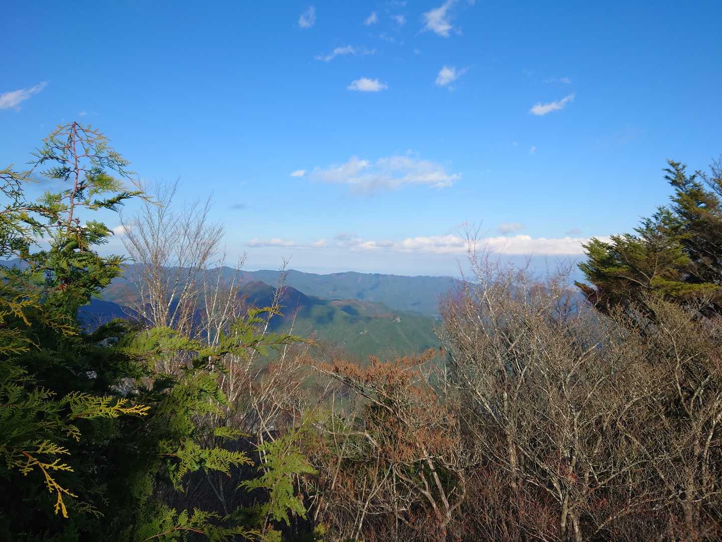 下山始めたら青空なやつ