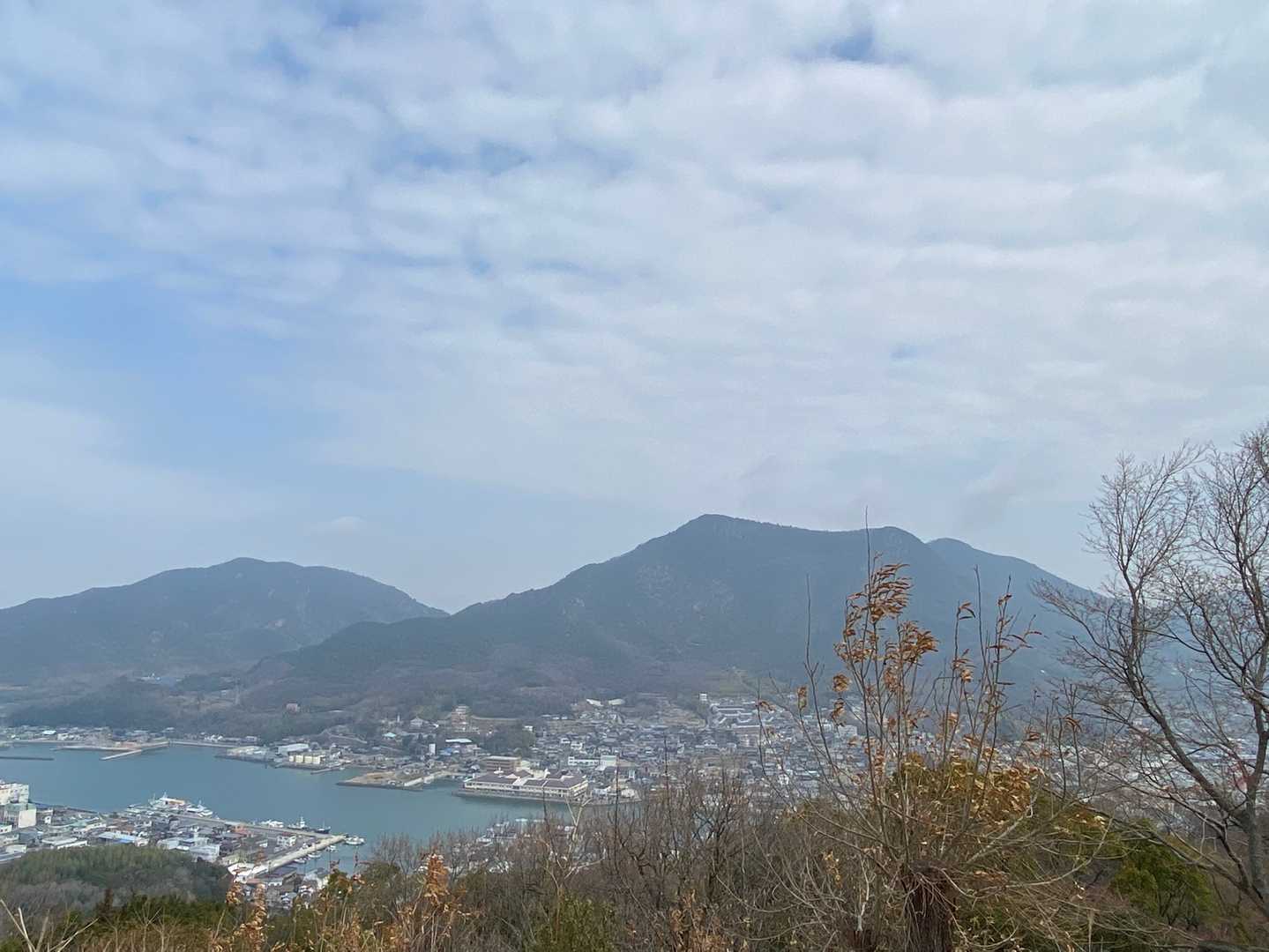 
高見山展望台からの

皇踏山　⛰