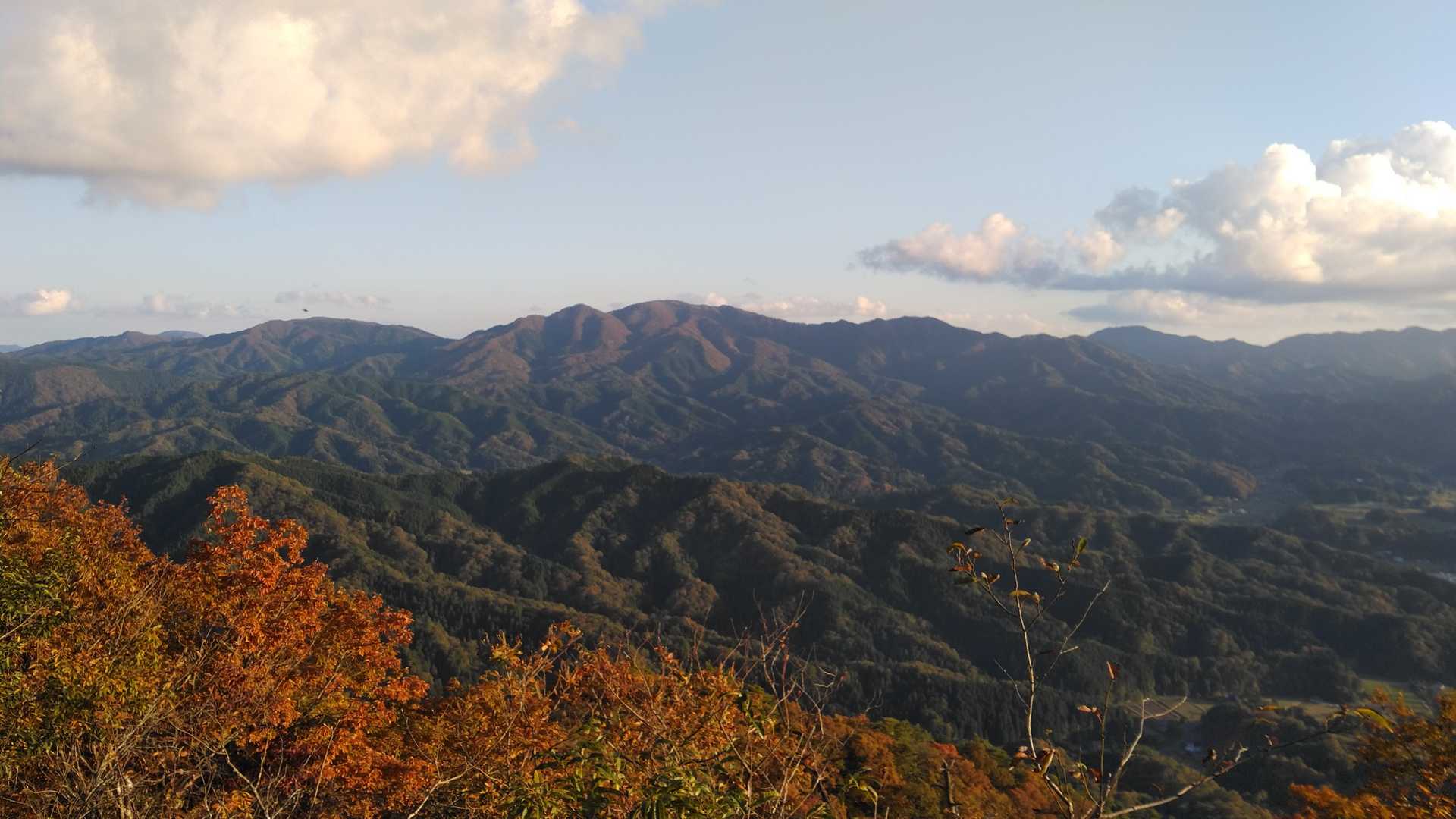 しばらくすると夕日が船通山を照らしてくれました。