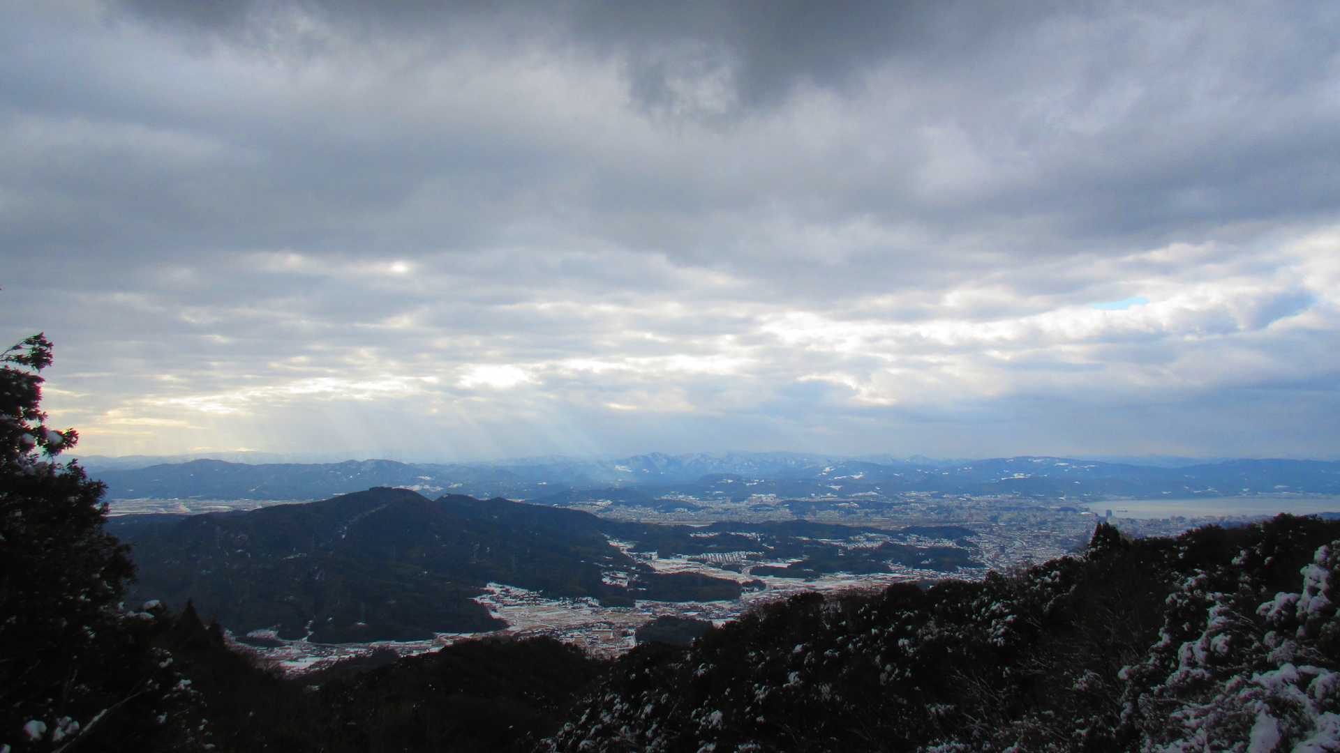 伐採されて初めての雪景色
真下に嵩・和久羅