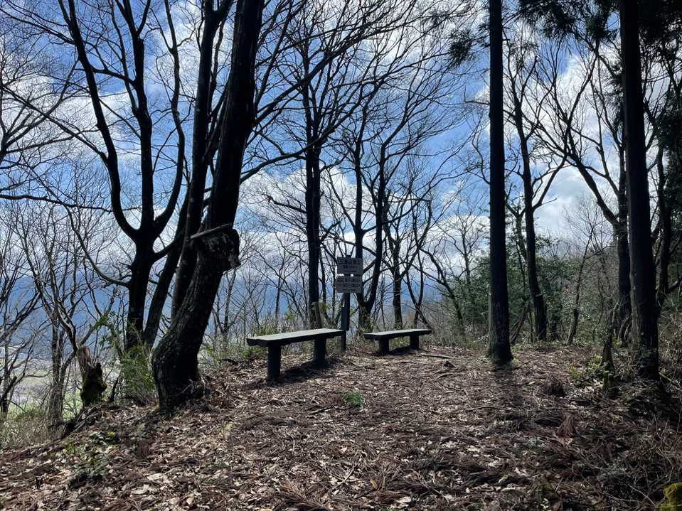 三里山頂上到着。
誰〜も居ません😅