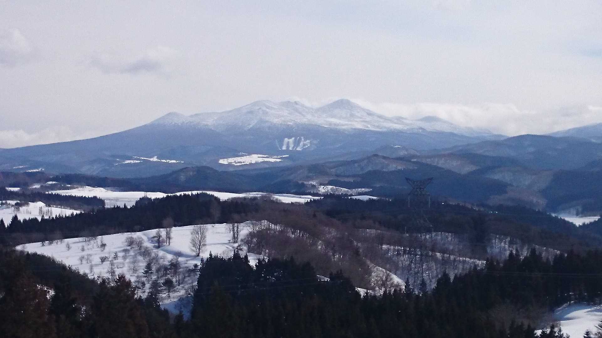 山頂から望む
北八甲田🗻