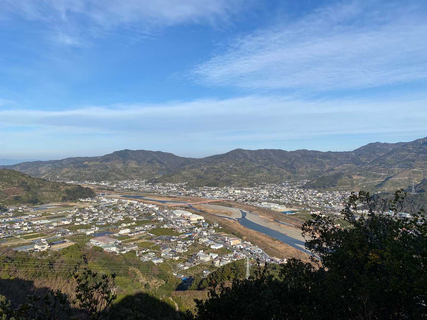 頂上からは、有田川のほとりの街並みが。👀
のどかです。💕