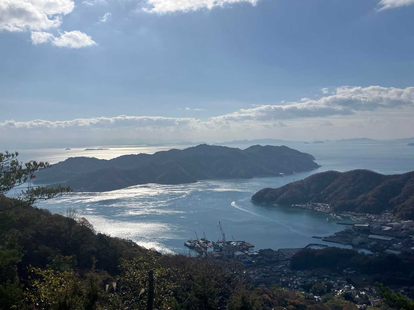 時間がゆっくりと流れる
この景色なんぼでも見てられるね✨
潮の流れもゆっくり

海も何だか🩵ぽくていい