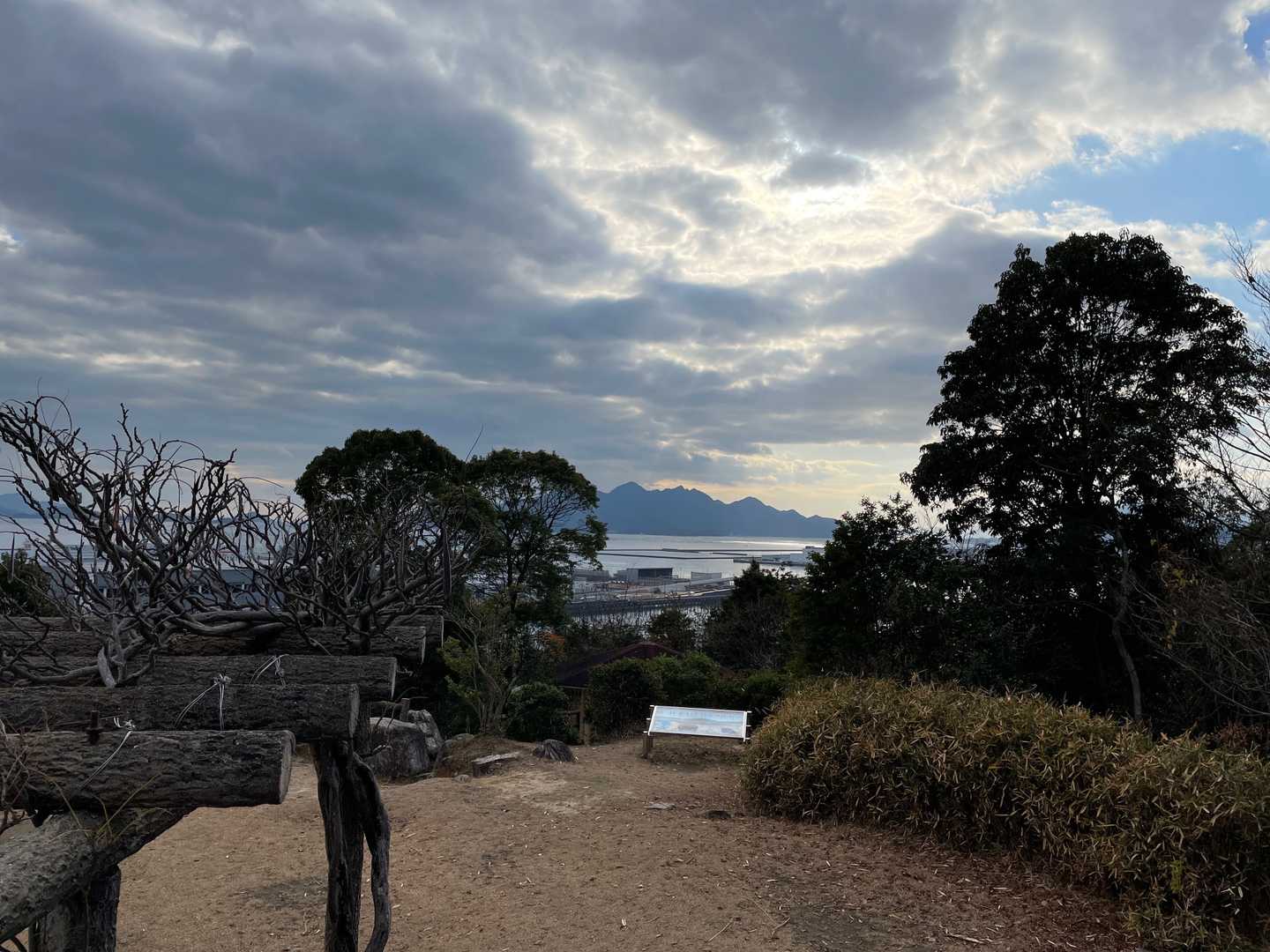 超低山ですけど、瀬戸内海が観れていいですね(^^)