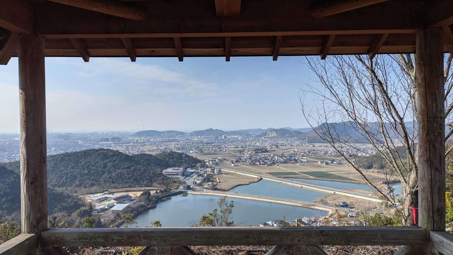 ジャン❗❗(笑)
東屋の窓から加古川、高砂の風景✨