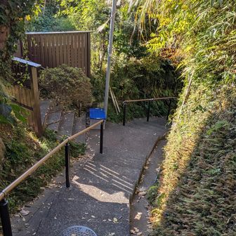  北鎌倉駅方面へ下ります