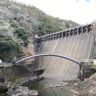 ダム。
窓が17個あって日本最古とか⁉️