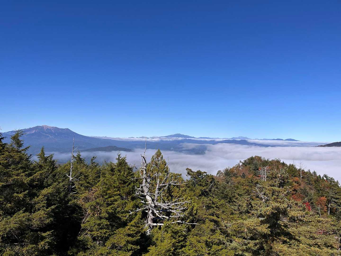 御嶽山に乗鞍岳、槍穂高の姿も😄
とにかく景色が最高😆
