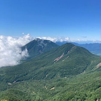 男体山