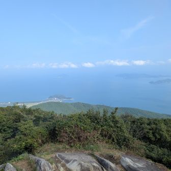 二丈岳から玄海灘を望む