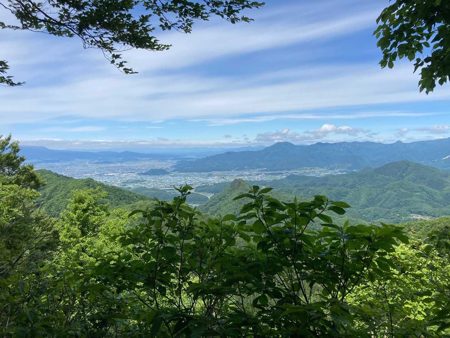 この辺りちょっと木々減って開けた
見る角度の違いか、甑岳と楯山の間いつもより距離あるように見える