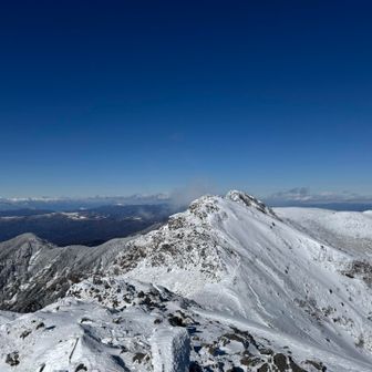 あの先の先が奥之院。
夏に歩いた景色との違い過ぎに、
やっぱり山はなめちゃいかん！！と、、、