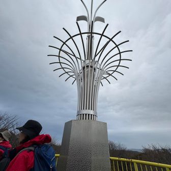 明神ケ辻山の山頂モニュメント