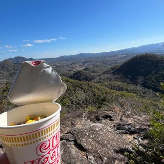 強風の中、食す