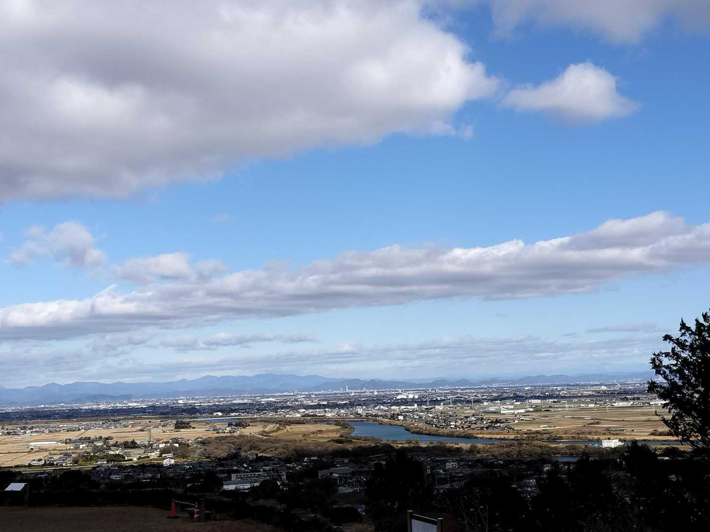 陽が当たり、御嶽山もわかるようになってきました