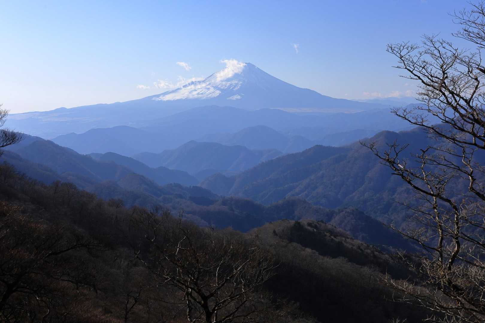 丹沢山へは尾根歩き。富士山もこのとおり！
