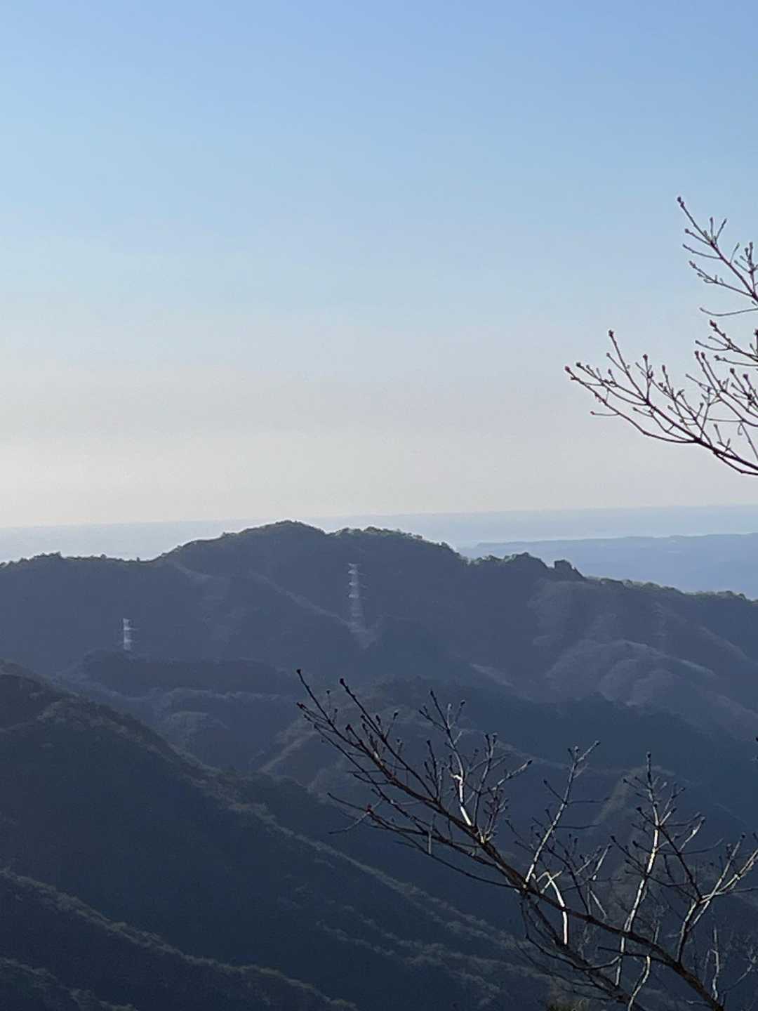 展望台から二ッ箭山を