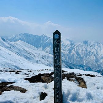 着きました‼️ 朝日岳🙌
やったー！初登頂！✨