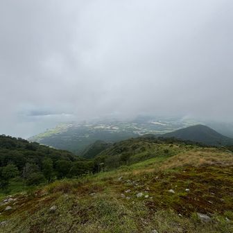 ガスのおかげで景色はイマイチだが直射日光もなくめちゃくちゃ涼しかったのは嬉しい
