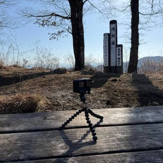 ここで昼を食いながら、
誰か置き忘れたんだろなー
ここ来るの時間的には俺が最後かなぁー？
取りに戻ってくるかなー？
とかいろいろ考えましたが、保護して交番に届けるかーということにしました。