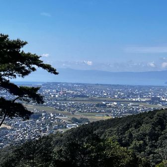 琵琶湖に浮かぶ竹生島