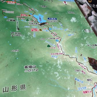 泡滝ダムまでバスで送って貰いました。バスは河原のギリギリを走行。大鳥登山口〜以東岳〜大朝日岳〜古寺鉱泉の縦走