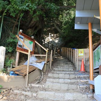 住宅街を抜けここから山道。