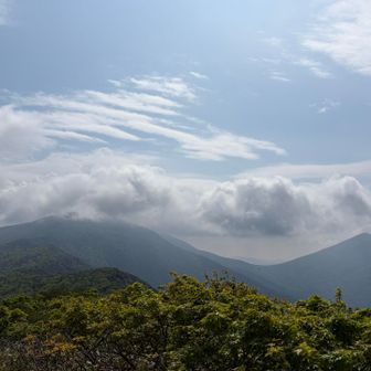 早池峰山と薬師岳