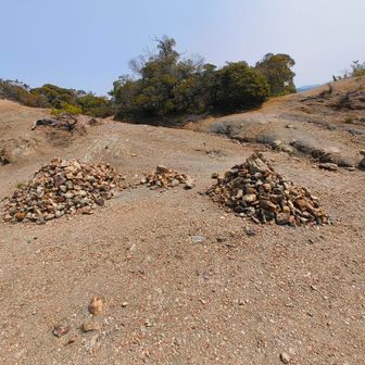 例のケルンが現れてそれらしい雰囲気である、と言いたいところですが、ロマンの丘というよりも個人的には賽の河原というか・・・😥