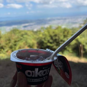 シャリシャリオイコスタイム
私的には3番目に好きな🍓

風が通るのでゆっくり休憩