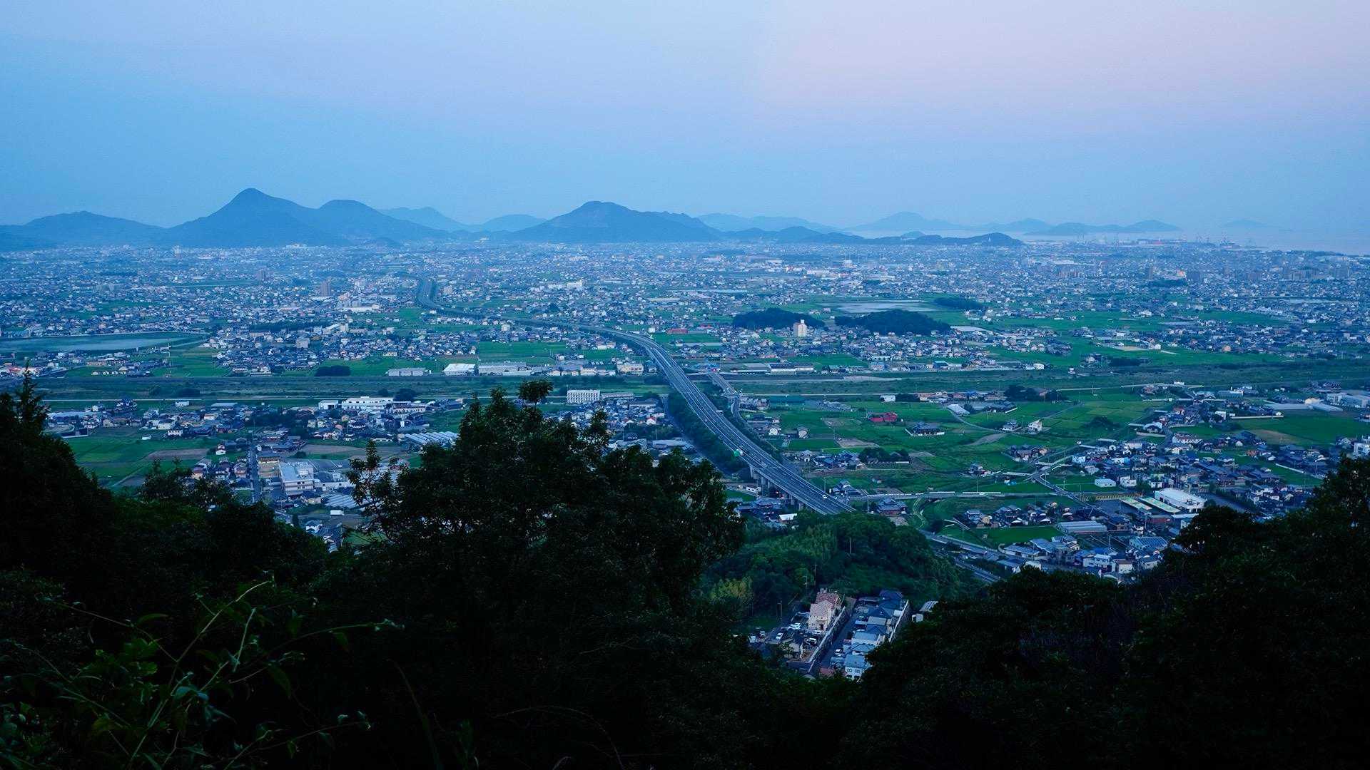 眼下に高松自動車道
🚙走りながら見える讃岐富士が美しい✨