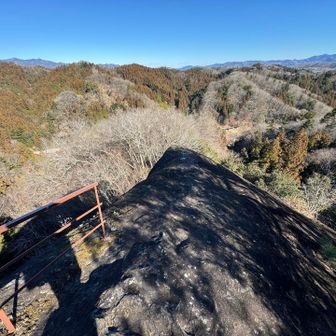 岩盤の端。さすがにこれ以上は怖くて無理。