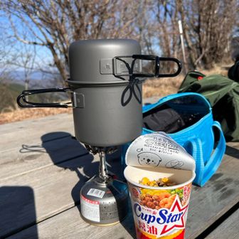 火気厳禁ということで、避難小屋の外でいただきました