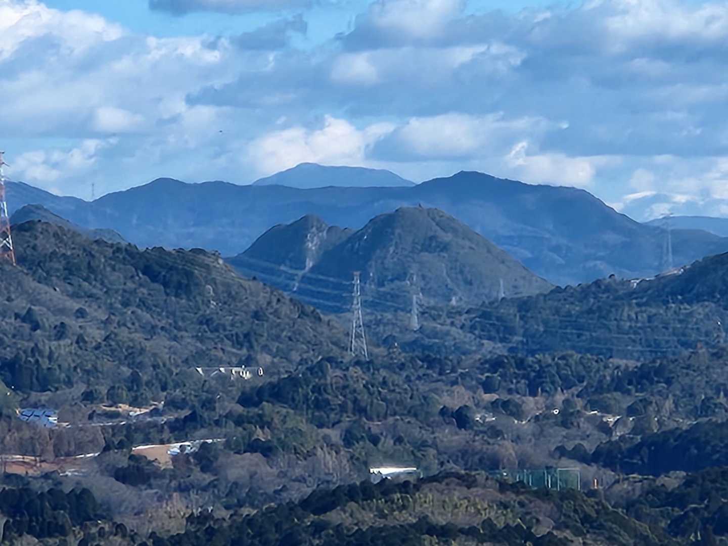 拡大
中央は高木山と富士山
その背後は笠置山