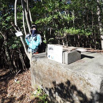 月洞山に到着。太平洋戦争時見張り台として使用されたそうです