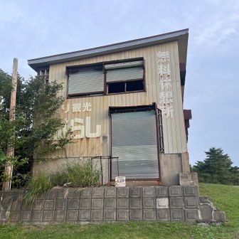何年前の建物でしょうか？
昔，東山温泉近辺にスキー場⛷️ロープウェイ🚡があったらしい