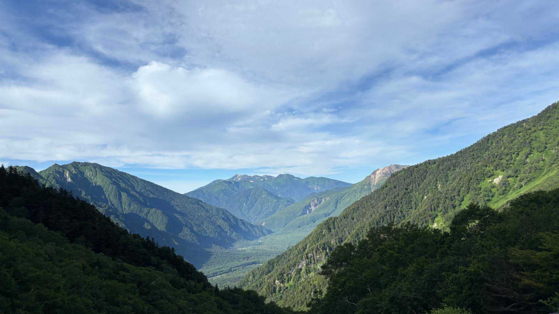 岳沢小屋テラスから
10日前に登った乗鞍岳が正面に⛰️乗鞍岳手前の左の山は霞沢岳(小屋スタッフさんから教えて頂きました)
素晴らし過ぎる✨