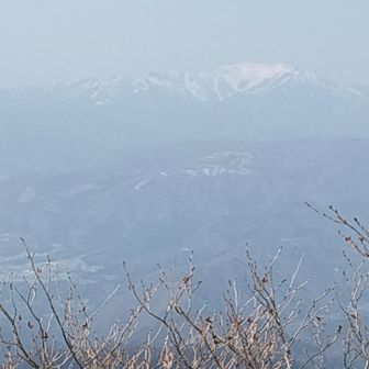 先に進むと展望台があり、山々が見えるはず
武尊岳がうっすら