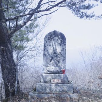 束稲山、登頂✌この像は平和への願いだそうです。