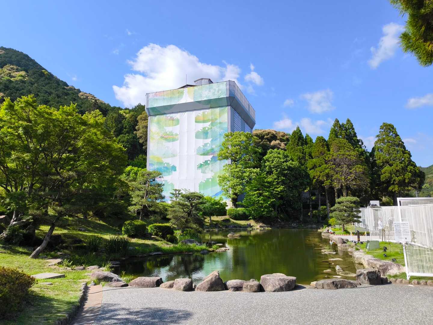 NYタイムズで山口が紹介されて以来、何度もTVで観た改修中の五重塔