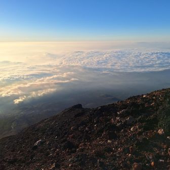 南方面に広がる雲海を眺めながら、ゆっくり歩く✨