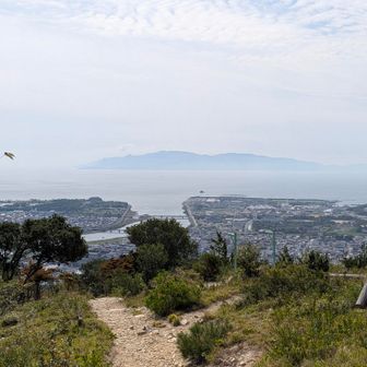 山頂からの展望
播磨灘に注ぐ千種川の河口、赤穂の街✨
正面に浮かぶは小豆島